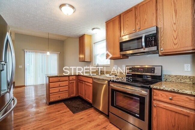 Building Photo - REDUCED!