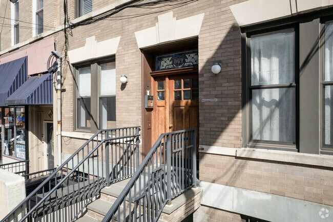 Entrance - 839 Willow Ave