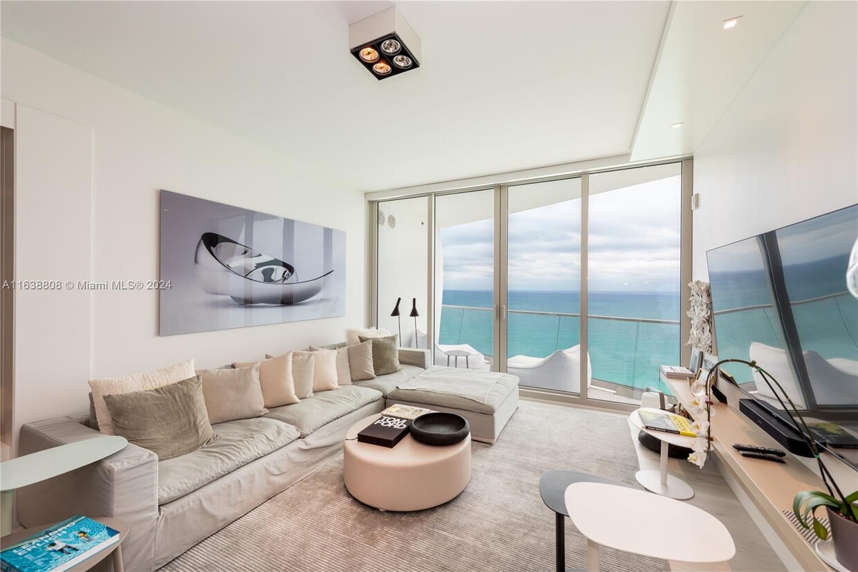 Foto principal - 16901 Collins Ave