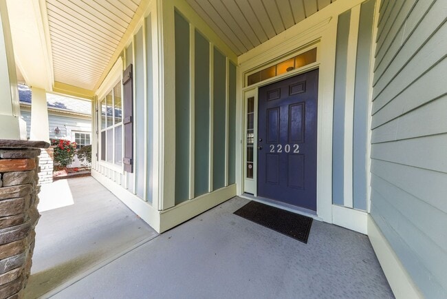 Building Photo - ~ COMPASS POINTE ~