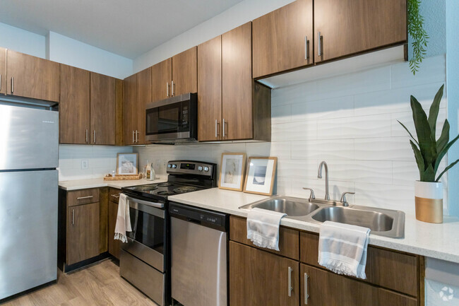 1 BR, 1 BA - 591 SF - The Icon & The Lofts - Student Living