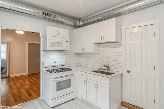 Building Photo - 1743 W 18th Pl