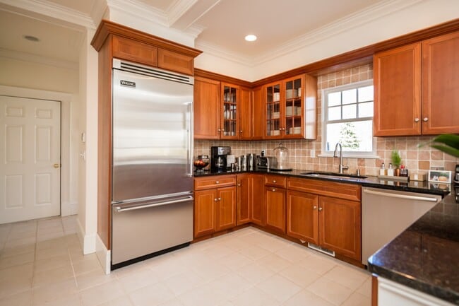 Building Photo - 10 Bay Colony Ct