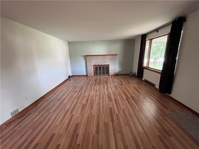 Building Photo - 1368 US-30
