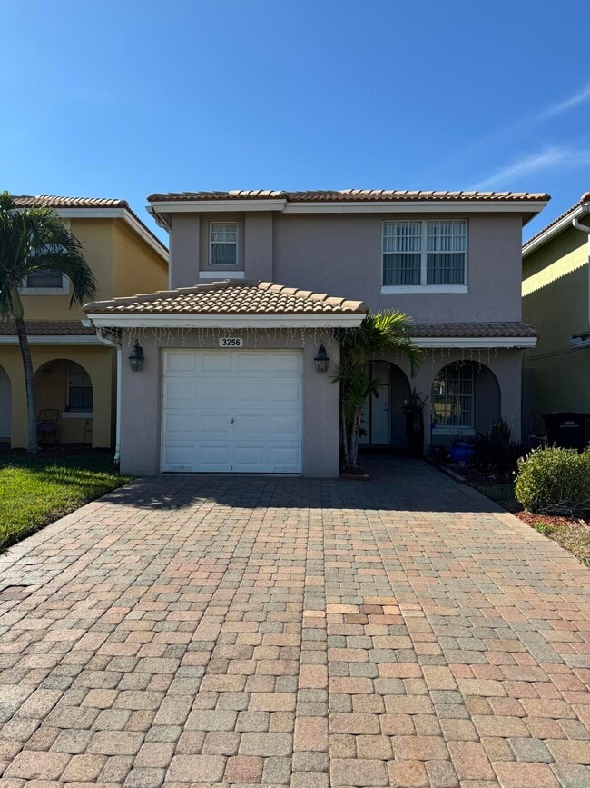 Building Photo - 3256 Commodore Ct