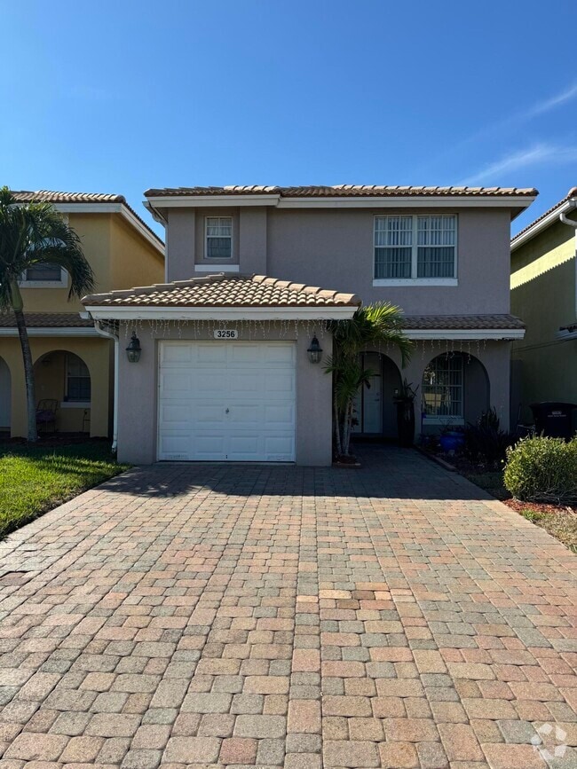 Building Photo - 3256 Commodore Ct