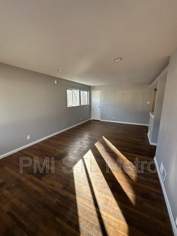 Building Photo - 269 Roderick Dr