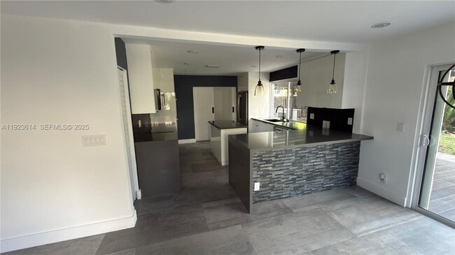 Foto del edificio - 18701 Shauna Manor Dr