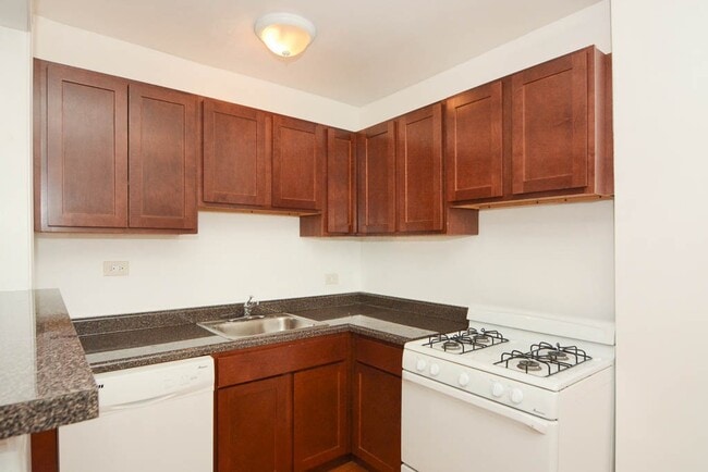 Building Photo - 1352 N Dearborn St