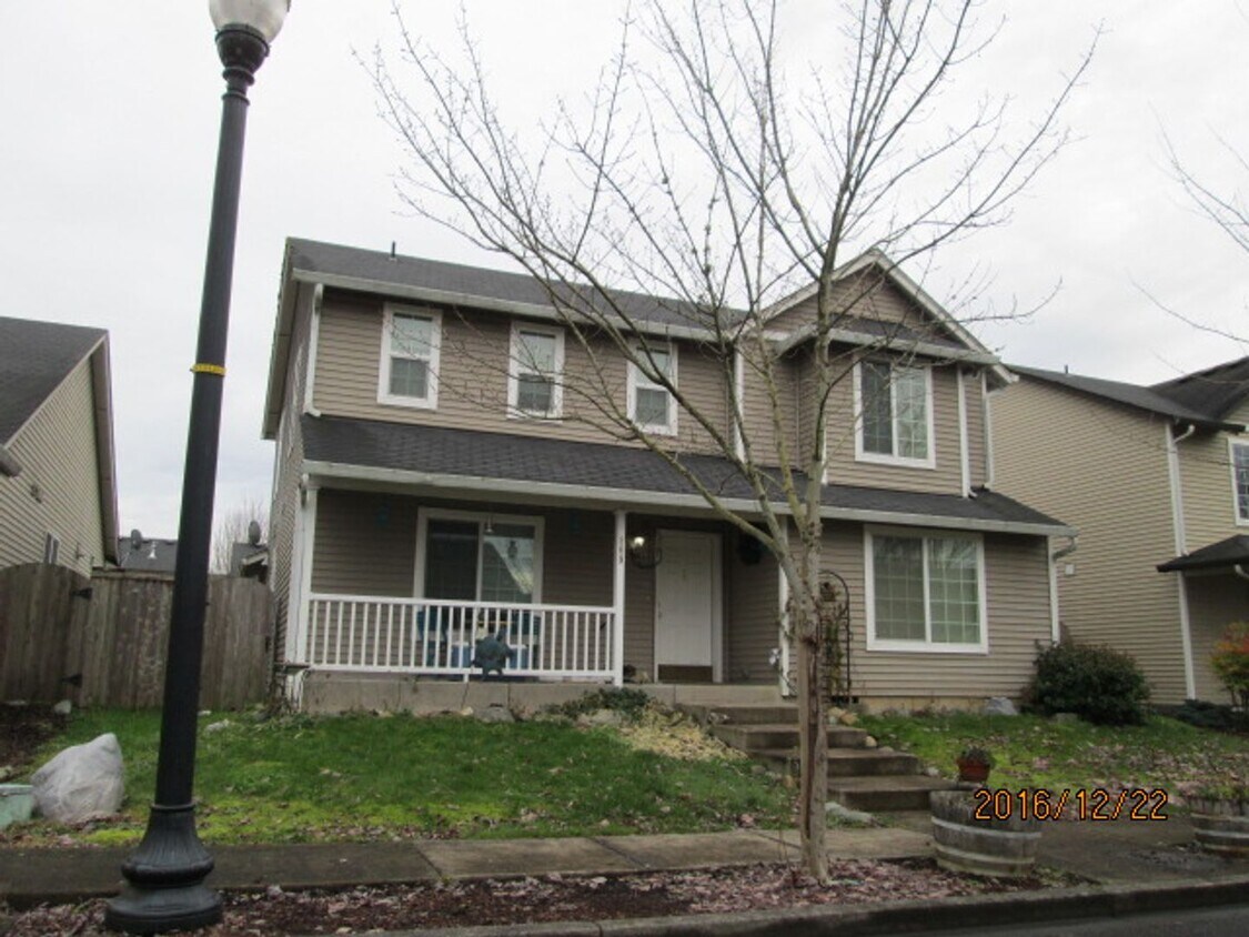 Primary Photo - Charming 3bd, 2.5ba Home in Battle Ground