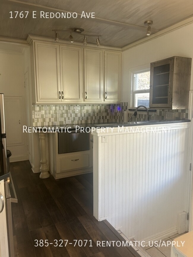 Building Photo - 1767 E Redondo Ave