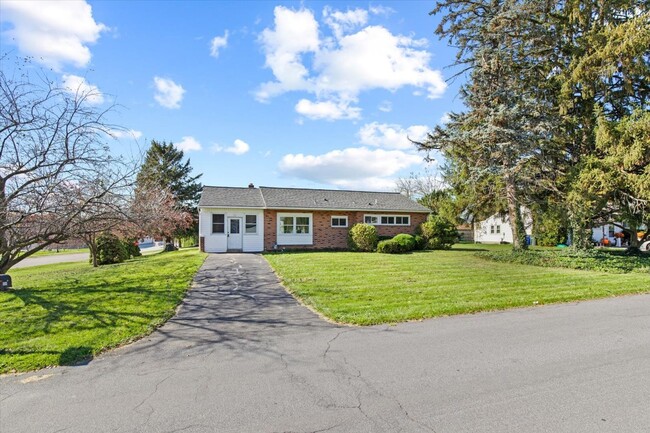 Building Photo - 994 S Royal St, York, PA 17402