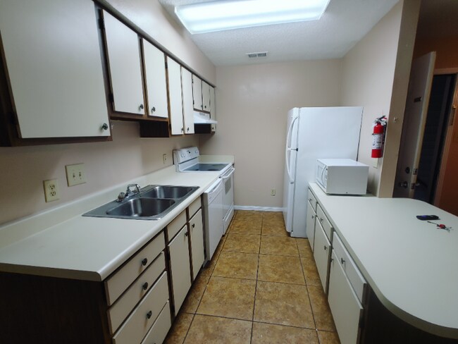 Building Photo - 4780 Pontchartrain Dr