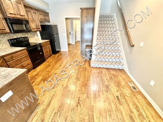 Foto del edificio - Beautiful and Spacious Olathe Townhome-Available in AUGUST!!!
