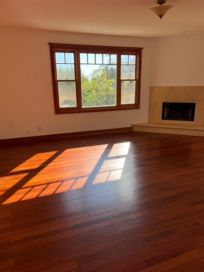 Foto del edificio - 5825 Saint Paul Ct