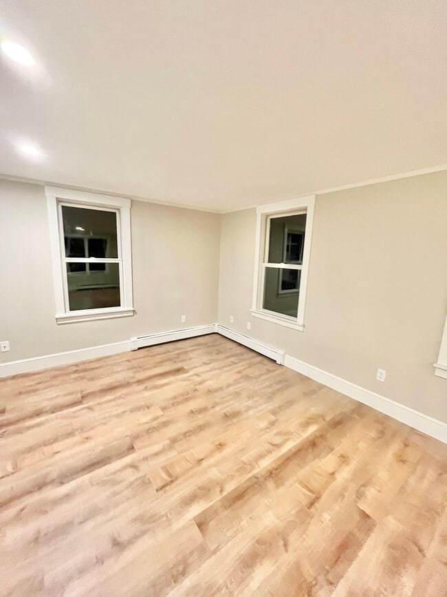 Living - 64 Foreside Rd