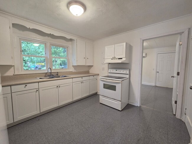 Building Photo - NEW LISTING!!!!!