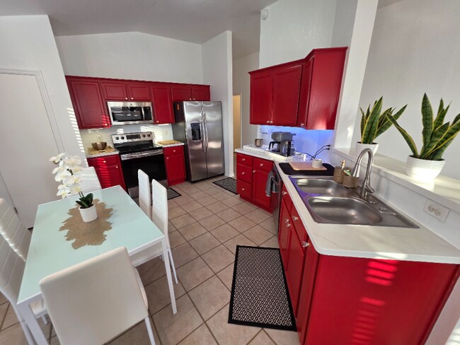 Foto del edificio - 2 Cloverdale and Wheatland