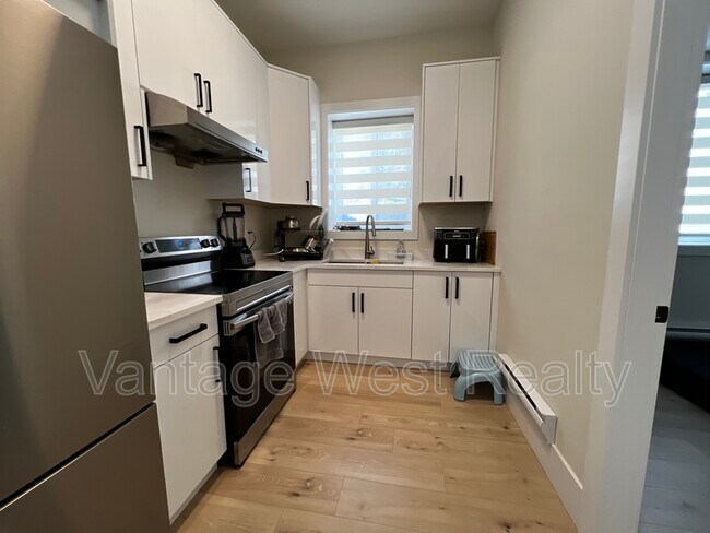 Building Photo - 23B-830 Westview Way