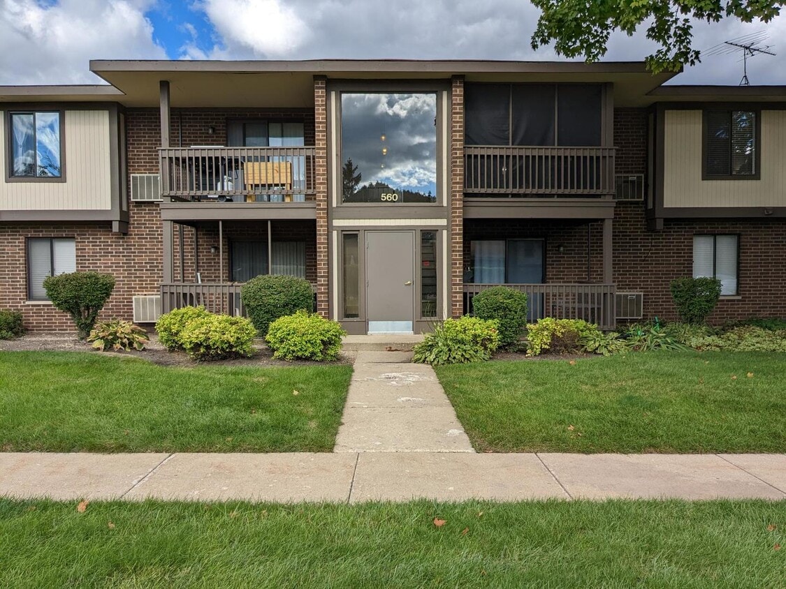 560 Somerset Ln Unit 6, Crystal Lake, IL 60014 Condo for Rent in