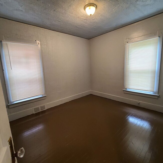 Foto del edificio - 2549 Highland St