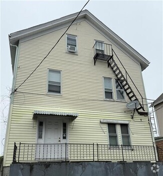 Building Photo - 7 Barnes St