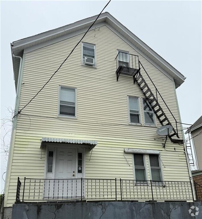Building Photo - 7 Barnes St