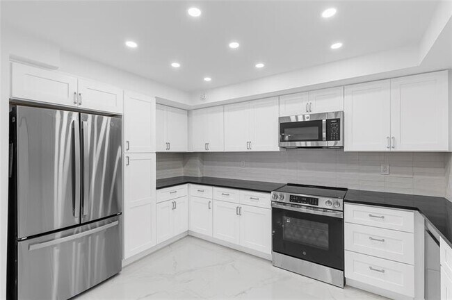 Building Photo - 3750 Galt Ocean Dr