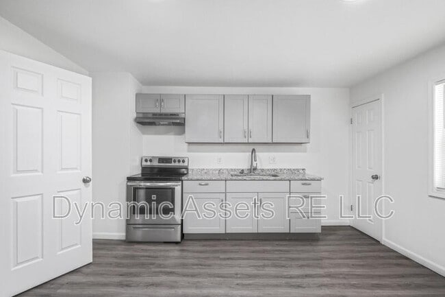 Building Photo - 208 E Park St