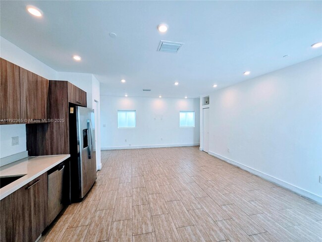 Building Photo - 6336 SW 27th St