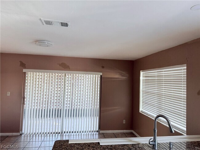 Building Photo - 6 Parkwood Villas Ct