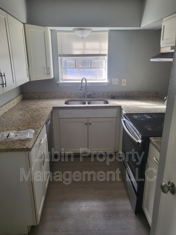 Foto del edificio - 3761 Maple Leaf Cove