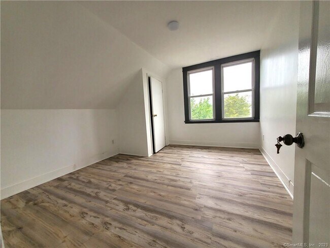 Building Photo - 221 Blohm St