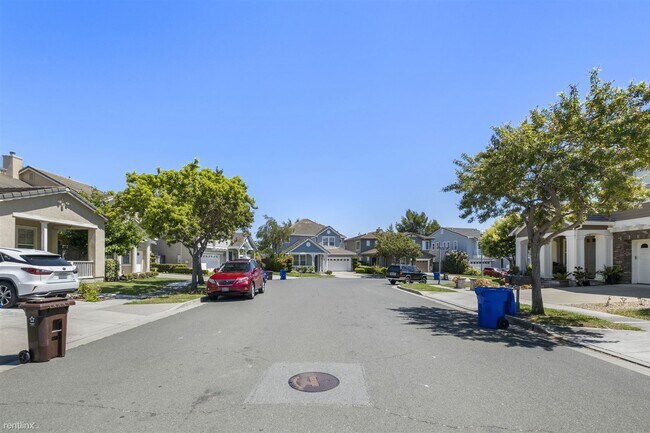 Building Photo - 4 br, 2.5 bath House - 1051 Salt Spray Ter...