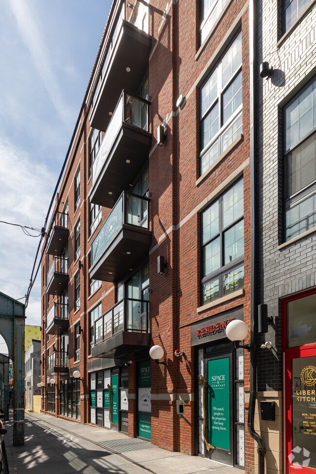 Building Photo - 1232 N Front St