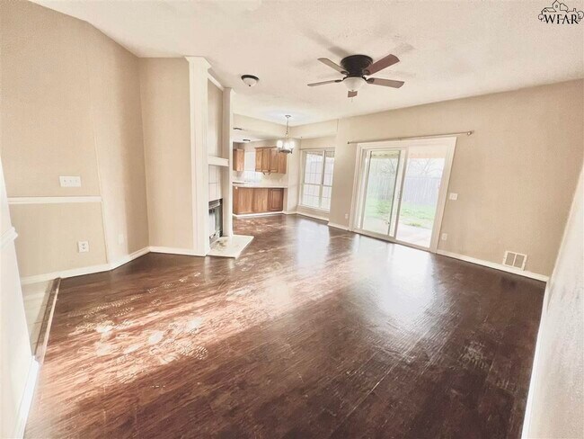 Building Photo - 5215 Northview Dr