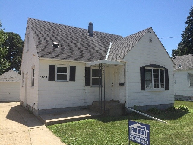Foto principal - 1109 3rd Ave NW