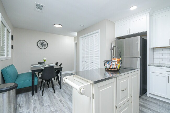 Building Photo - 2885 Harlan Dr