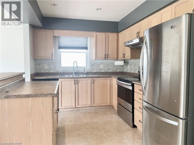 Building Photo - 284 Purple Sage Crescent