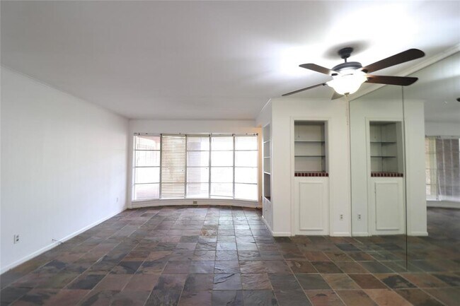 Building Photo - 2727 Briarhurst Dr