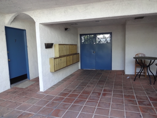 Entrada - 8030 Langdon Avenue,