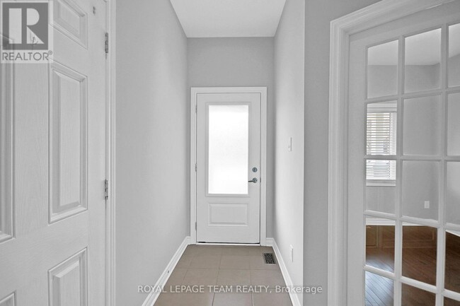 Building Photo - 208 Mission Trail Cres