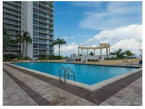 Foto del edificio - 7601 E Treasure Dr