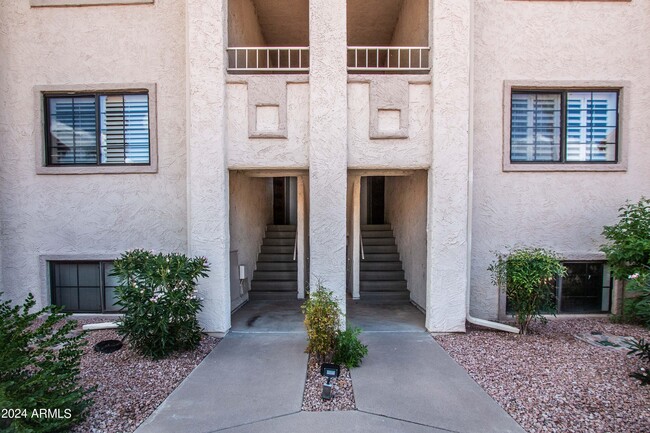 Building Photo - 10080 E Mountainview Lake Dr