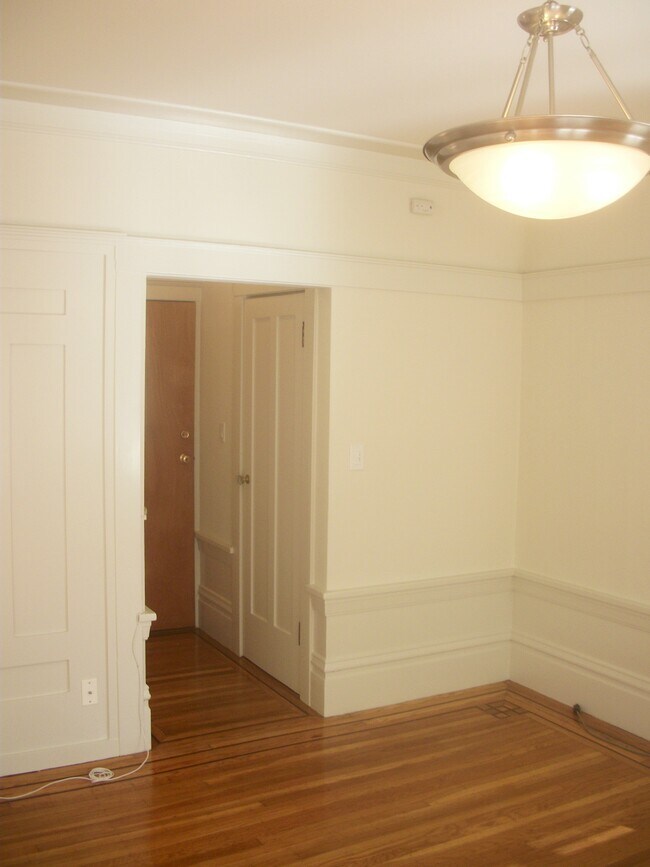 Building Photo - 810 Jones St