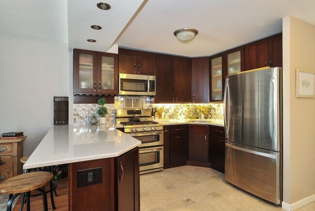 Building Photo - 400 E Randolph St