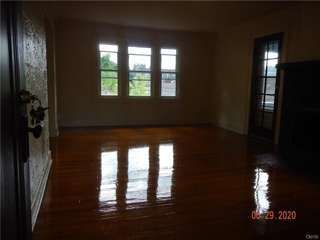 Foto del edificio - 569-71 Westmoreland Ave
