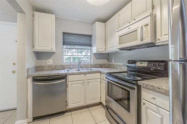 Foto del edificio - 2818 Somerset Park Dr