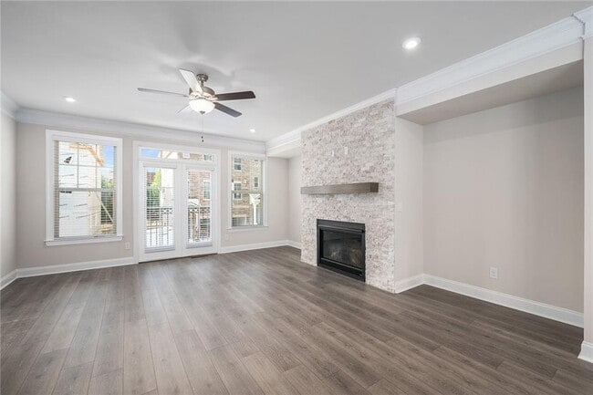 Foto del edificio - 1363 Live Oak Ln