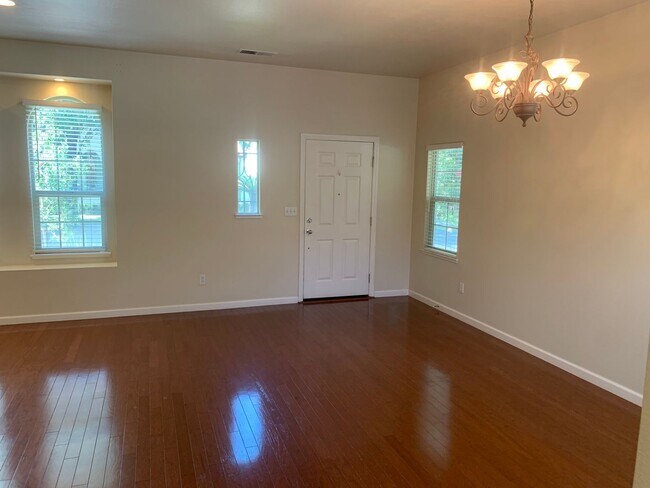 Building Photo - Beautiful 2 Bedroom 2 Bath Redbridge Cottage